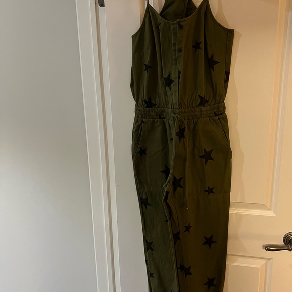 Hunter green overalls with black stars. Size medium. Fits small - Picture 3 of 3